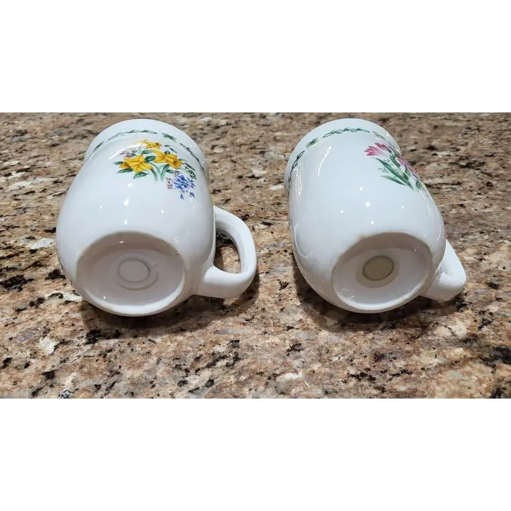 Salt & Pepper Shaker Set Flower Pattern With Handle Approx 4 1/2